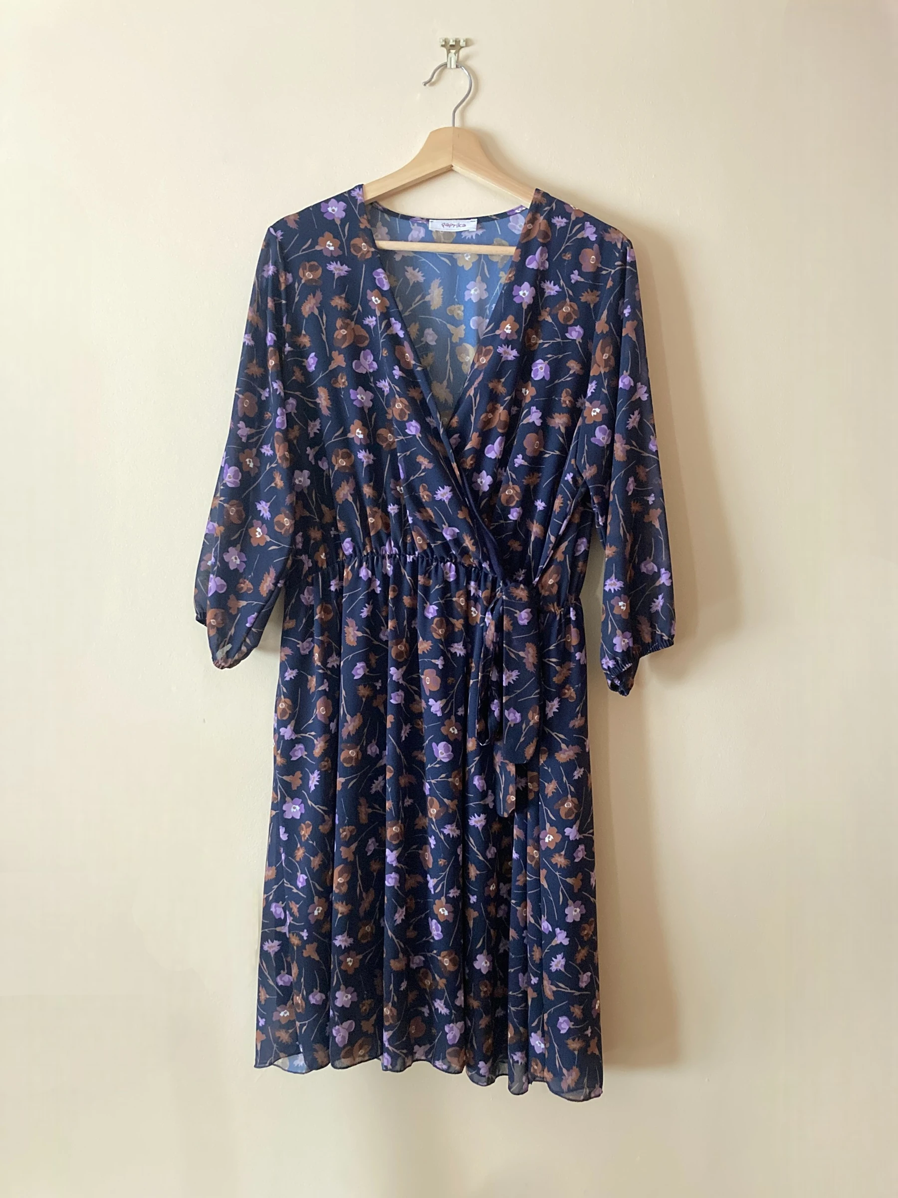 Robe cache-cœur Paprika Neuve – Marine & Floral – T2 (46)